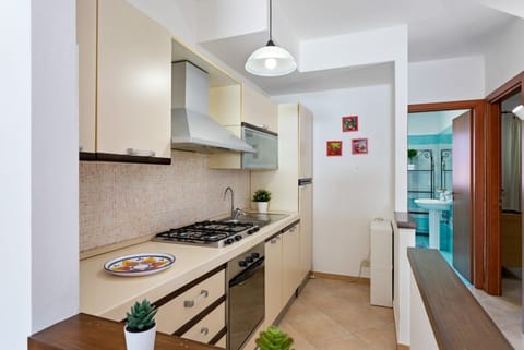 Apartment, 1 Bedroom | Private kitchenette | Full-size fridge, oven