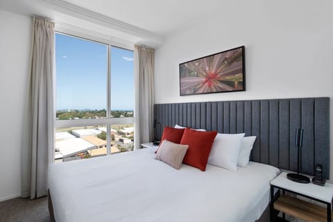 One Bedroom Executive Apartment | Premium bedding, in-room safe, desk, laptop workspace