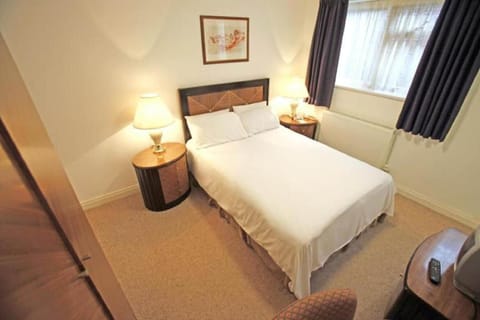 Standard Double Room | Desk, free WiFi, bed sheets