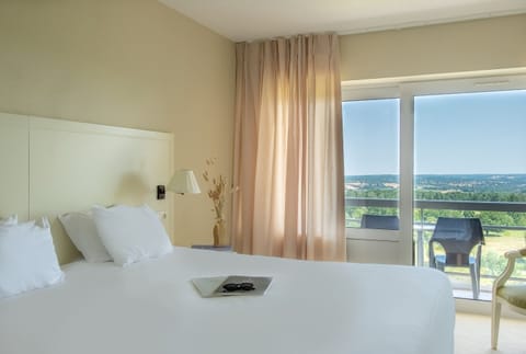 Standard Double Room Single Use | In-room safe, desk, blackout drapes, soundproofing