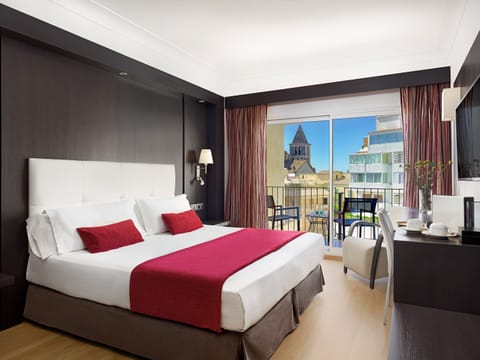 Deluxe Double Room | Premium bedding, minibar, in-room safe, desk