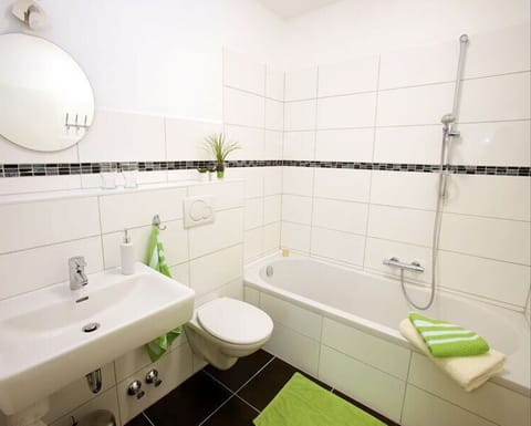 Deluxe Double | Bathroom | Hair dryer, towels