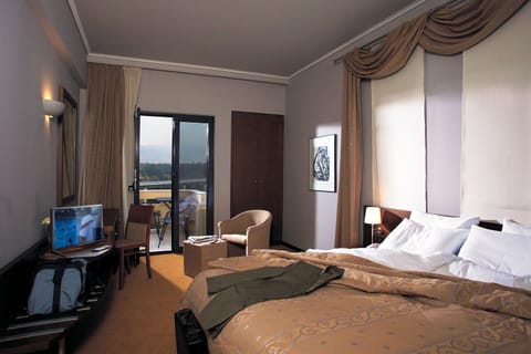 Superior Room (Single Use) | Egyptian cotton sheets, minibar, in-room safe, blackout drapes