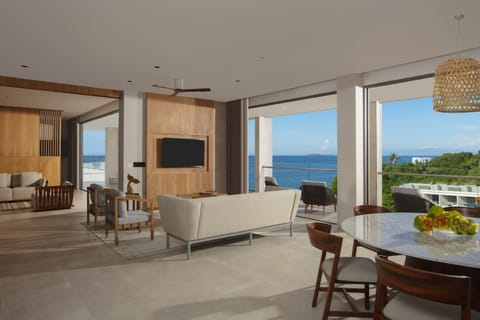 Preferred Club Presidential Suite Ocean View | Hypo-allergenic bedding, free minibar, in-room safe, blackout drapes