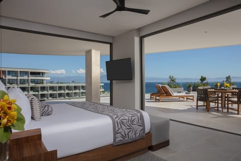 Preferred Club Presidential Suite Ocean View | Hypo-allergenic bedding, free minibar, in-room safe, blackout drapes