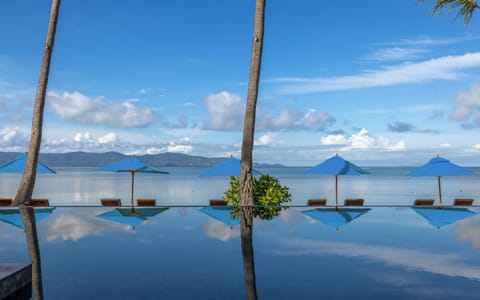 Outdoor pool, pool umbrellas, sun loungers