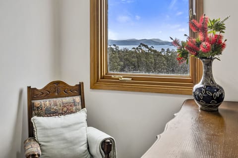 Family House, 3 Bedrooms, Fireplace, Ocean View | Premium bedding, individually decorated, individually furnished