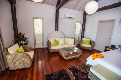 Matai Villa Suite | In-room safe, iron/ironing board, WiFi, bed sheets