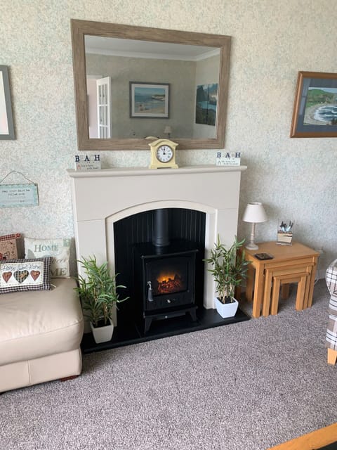 Family Cottage, Ensuite, Partial Sea View (Osborne Cottage) | Lounge