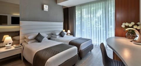 Deluxe Twin Room | 1 bedroom, premium bedding, minibar, in-room safe