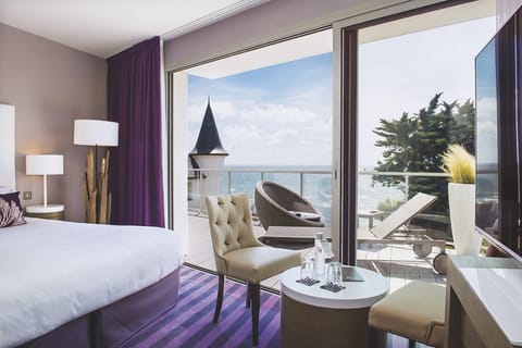 Chambre Prestige Atlantique Vue Mer | In-room safe, blackout drapes, soundproofing, free WiFi