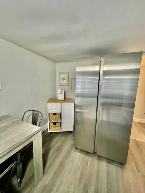 Family Apartment, 1 Bedroom, Kitchen | Private kitchen | Mini-fridge