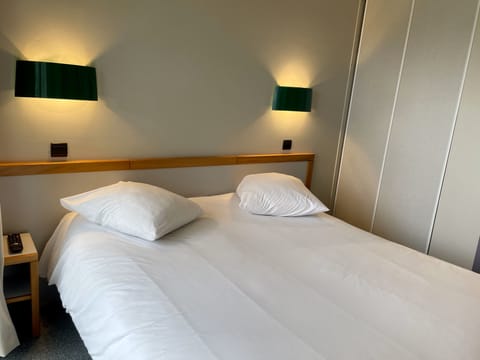 Premium bedding, down comforters, Select Comfort beds, soundproofing