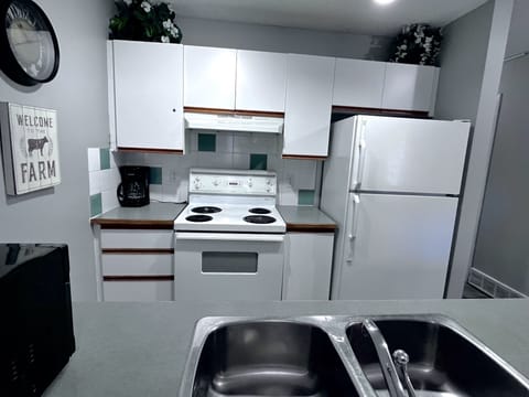 Three-Bedroom Apartment 116 - Loft | Private kitchen | Full-size fridge, microwave, oven, dishwasher