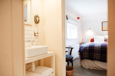 Premium bedding, individually decorated, blackout drapes, free WiFi