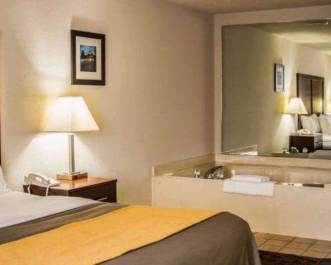 Suite, 1 Bedroom, Non Smoking, Jetted Tub | In-room safe, desk, iron/ironing board, free cribs/infant beds