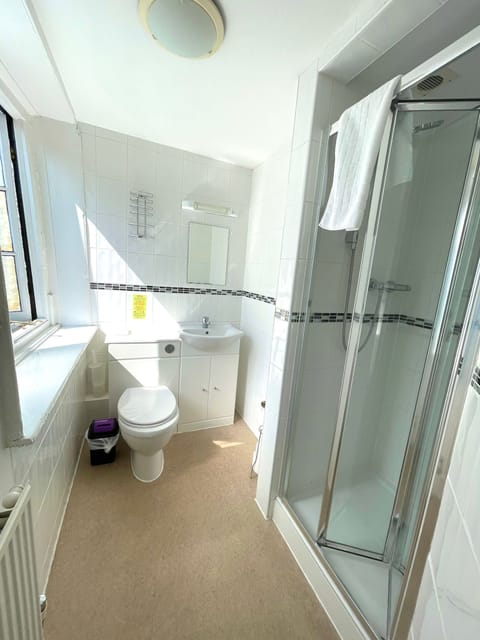 Double Room, Ensuite (Room 08) | Bathroom