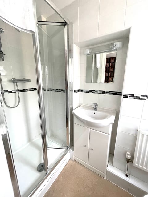 Double Room, Ensuite (Room 04) | Bathroom