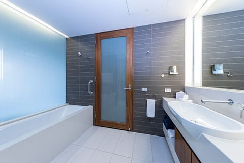 Premium Mountain View Room | Bathroom | Shower, hair dryer, bathrobes, slippers