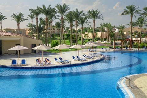 7 outdoor pools, open 7:00 AM to 5:00 PM, pool umbrellas, sun loungers