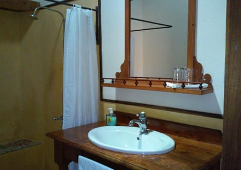 Comfort Double Room | Bathroom | Shower, rainfall showerhead, hair dryer, soap