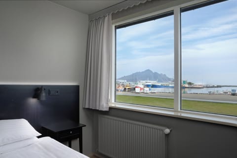 Double Room (with Glacier View) | Desk, free WiFi, bed sheets