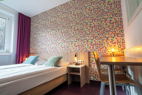 Comfort Double Room | Living area | 32-inch flat-screen TV with satellite channels, TV