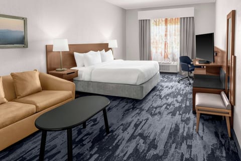 Room, 1 King Bed | Premium bedding, individually decorated, individually furnished, desk