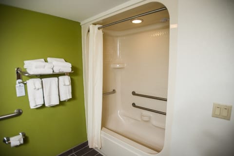 ADA Mobility Accessible Room, 1 Queen Bed, Non Smoking (Accessible Bathtub) | Bathroom | Free toiletries, hair dryer, towels