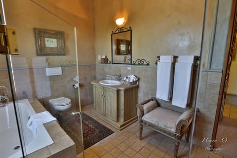 Room, Terrace | Bathroom | Deep soaking tub, free toiletries, hair dryer, bathrobes