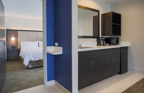 Suite, 1 Bedroom | In-room safe, desk, laptop workspace, blackout drapes