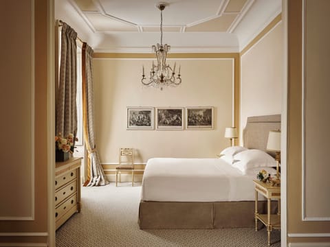 Junior Suite, Lake View (Deluxe) | Hypo-allergenic bedding, down comforters, minibar, in-room safe