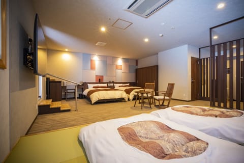 Premium Japanese-Western Room with Private Sauna & Onsen, Non-Smoking | In-room safe, blackout drapes, free WiFi, bed sheets