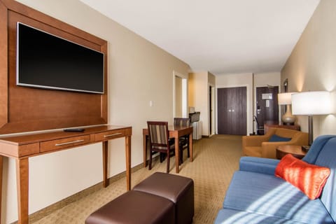 Junior Suite | Premium bedding, pillowtop beds, desk, blackout drapes