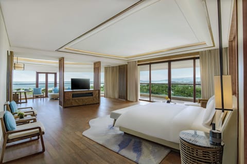 Suite, 1 Bedroom, Club Lounge Access, Sea View (Business Lounge Access) | Minibar, in-room safe, desk, blackout drapes