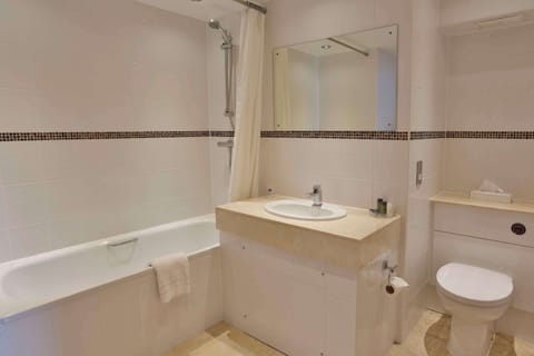 Comfort Room, Multiple Beds, Non Smoking | Bathroom | Combined shower/tub, free toiletries, hair dryer, towels