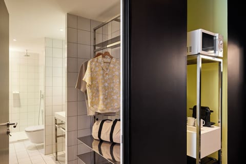 Room, 1 Queen Bed (Large Mama Double) | Bathroom | Shower, free toiletries, hair dryer, towels