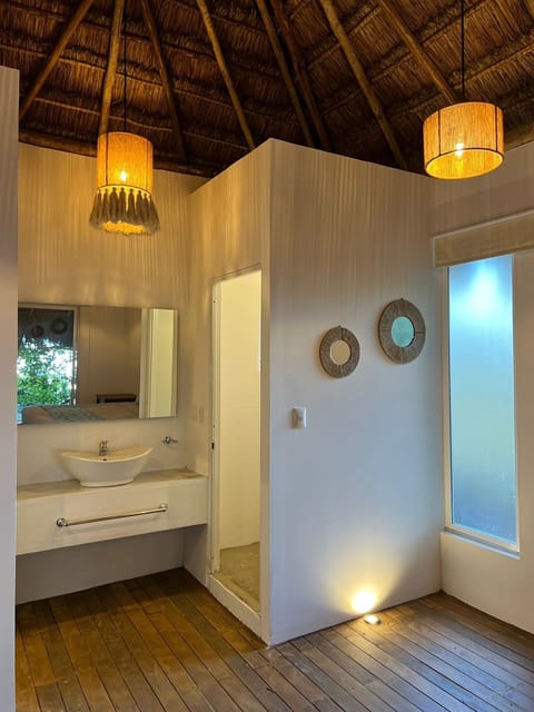 Deluxe Cabin, Lagoon View | Bathroom | Shower, rainfall showerhead, designer toiletries, hair dryer