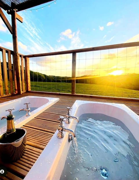 House | Bathroom | Separate tub and shower, deep soaking tub, hair dryer, towels