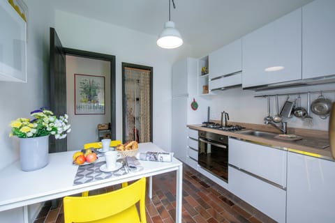 Family Townhome, 3 Bedrooms, 2 Bathrooms, Mountainside (Residenza La Parusciola) | Private kitchen | Fridge, oven, stovetop, dishwasher