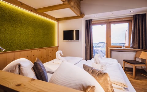 Panoramic Double Room | Desk, travel crib, free WiFi, bed sheets