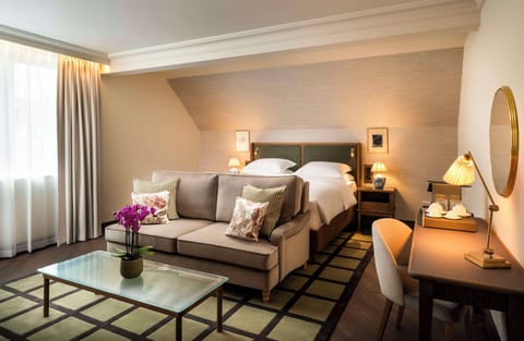 Junior Suite, 1 King Bed | Hypo-allergenic bedding, free minibar, in-room safe, desk