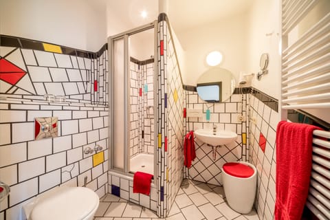 Classic Double Room, Terrace | Bathroom | Shower, hair dryer, towels