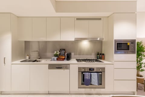 Luxury Apartment | Private kitchen | Full-size fridge, microwave, oven, stovetop