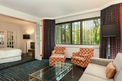 Executive Suite, 1 Bedroom | Premium bedding, minibar, in-room safe, desk