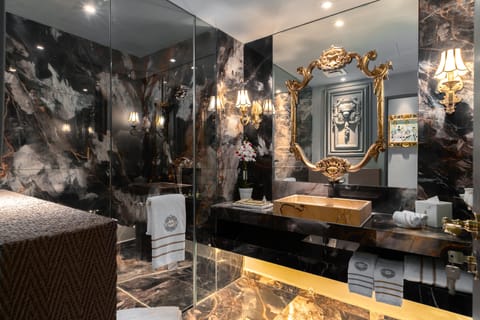 PALATIAL NOIRE VI | Bathroom | Designer toiletries, hair dryer, bathrobes, slippers