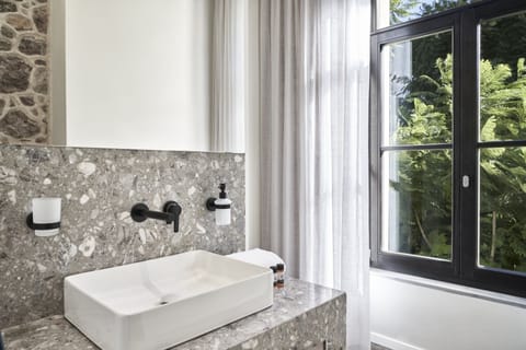 Superior Loft Suite Balcony | Bathroom | Shower, rainfall showerhead, eco-friendly toiletries, hair dryer