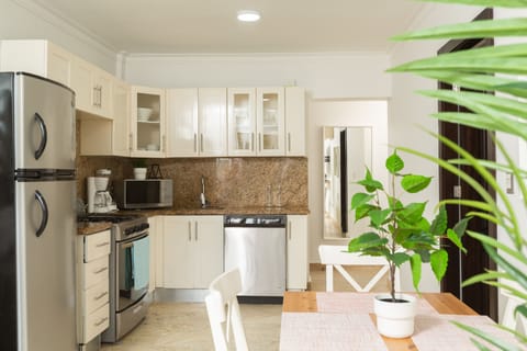 Standard Condo | Private kitchen | Full-size fridge, microwave, oven, stovetop