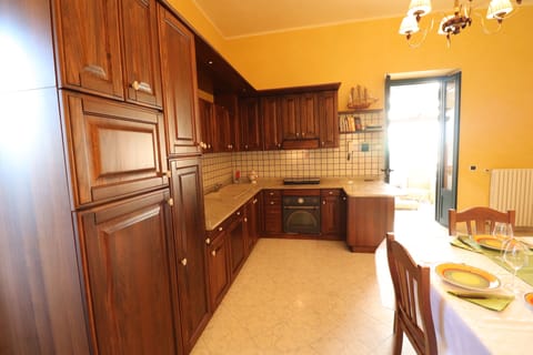 House, 2 Bedrooms, Patio, City View | Private kitchen | Cookware/dishes/utensils