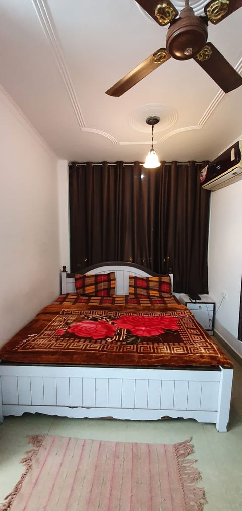 Standard Room | Desk, free WiFi, bed sheets